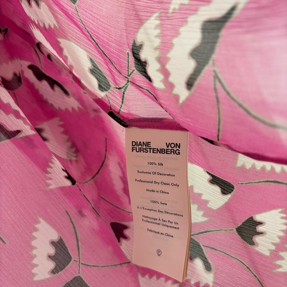 Diane Von Furstenberg Fuchsia Patterned 100% Silk Blouse M - Picture 6 of 7